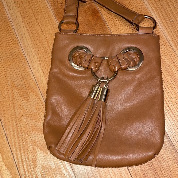 Michael Kors tan crossover bag with adjustable straps - Picture 2 of 12